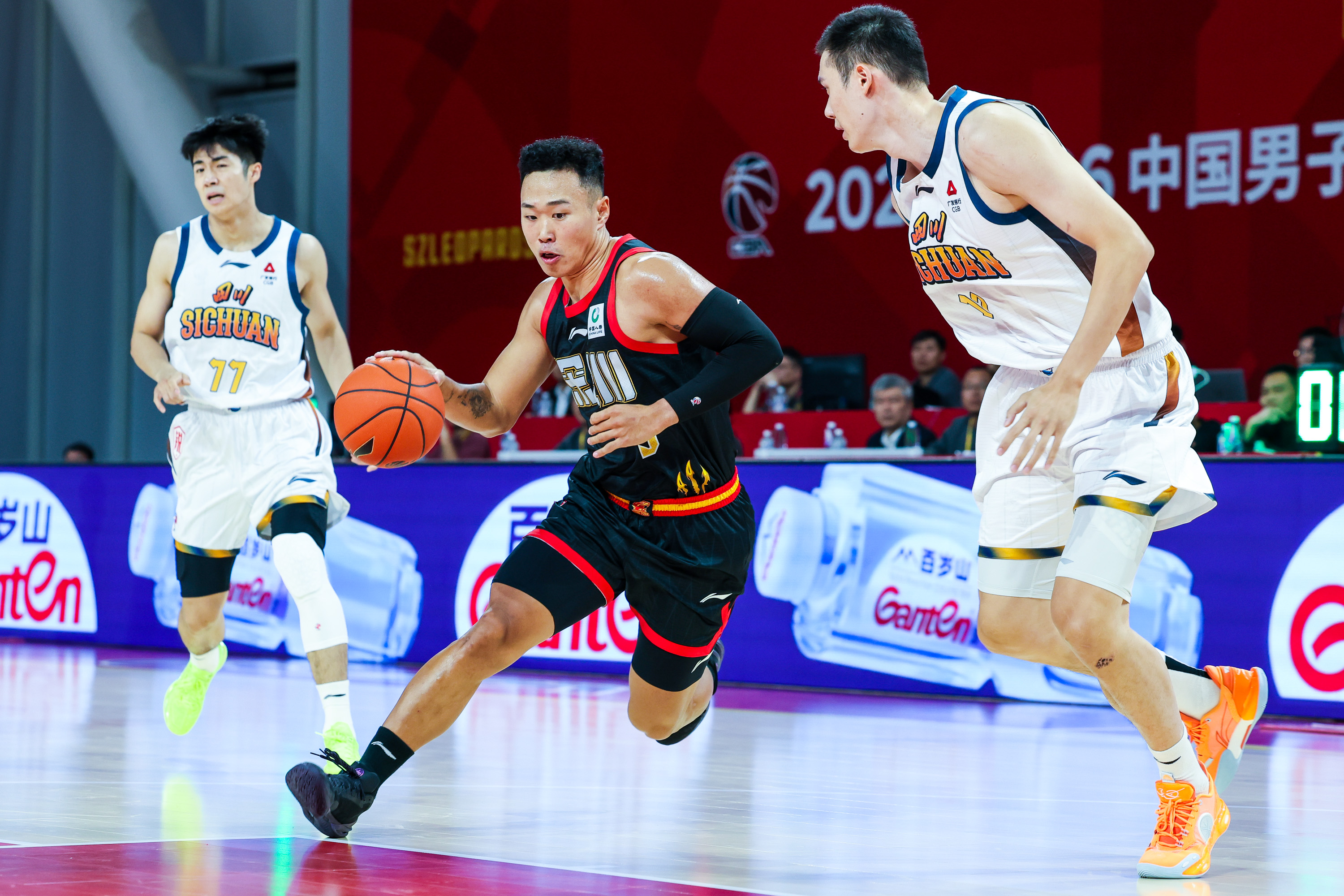 今夜纽约尼克斯防线松动葡超今夜走向成谜之后，广厦男篮国际比赛日伤情更新的简单介绍