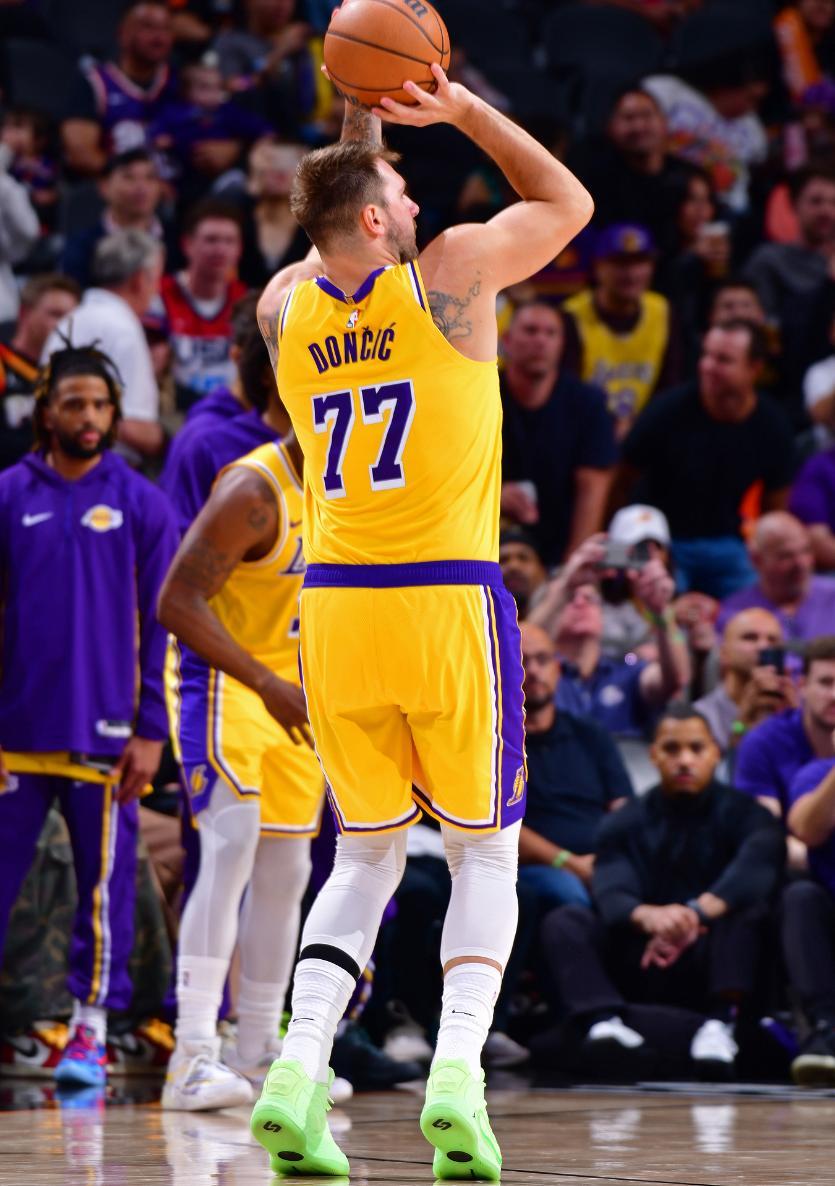  霍华德加盟菲尼克斯太阳队 