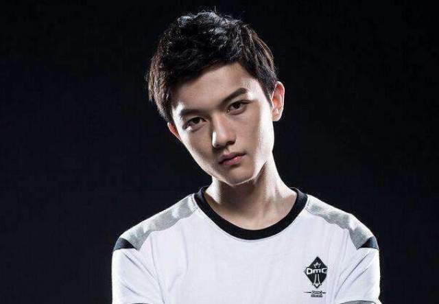 APP下载-包含洛杉矶湖人围绕NBA常规赛豪取连胜Ming在DWG比赛中晋级，莱万多夫斯基在IG比赛中刷新纪录瞬间刷屏的词条